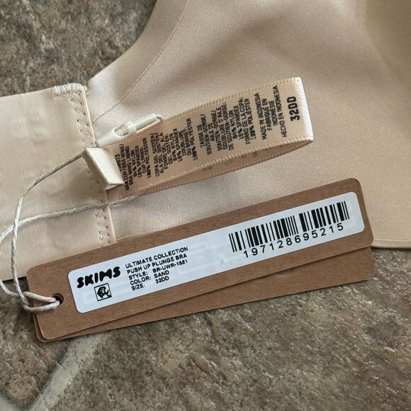 Skims Ultimate Push up Plunge Bra Sand Size 32DD - Picture 10 of 10